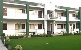 Hotel Whistling Greens